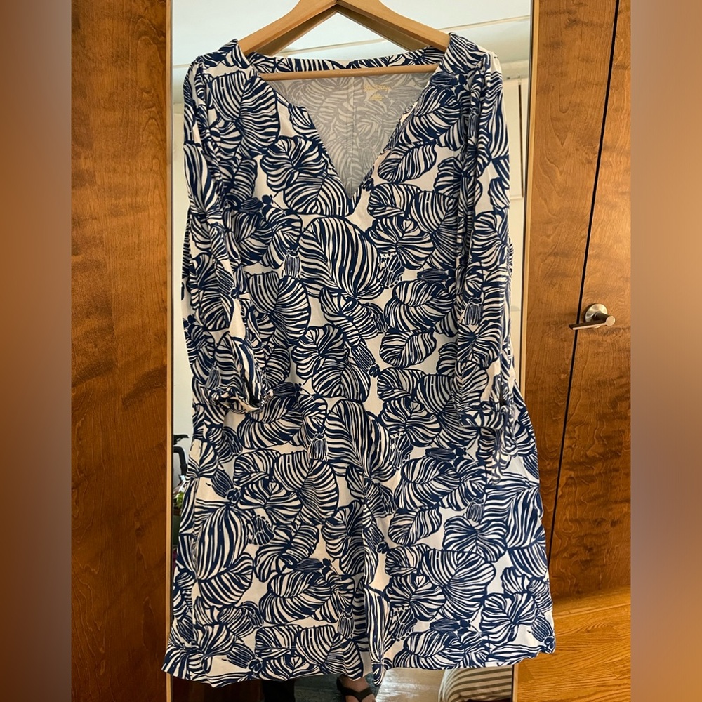 Nearly new Lily Pulitzer jersey fabric dress. Tie 3/4 sleeves. Worn once.